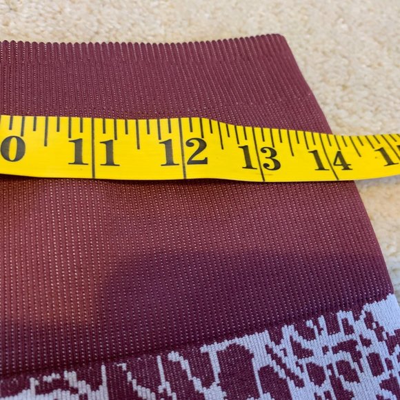 Fabletics High-Waisted Seamless Lace Capri Leggings Burgundy and Sand - Picture 7 of 13